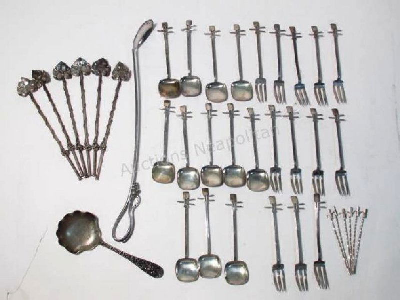 ASSORTED STERLING SILVER UTENSILS: 11.7 TROY OZ (1 of 10)