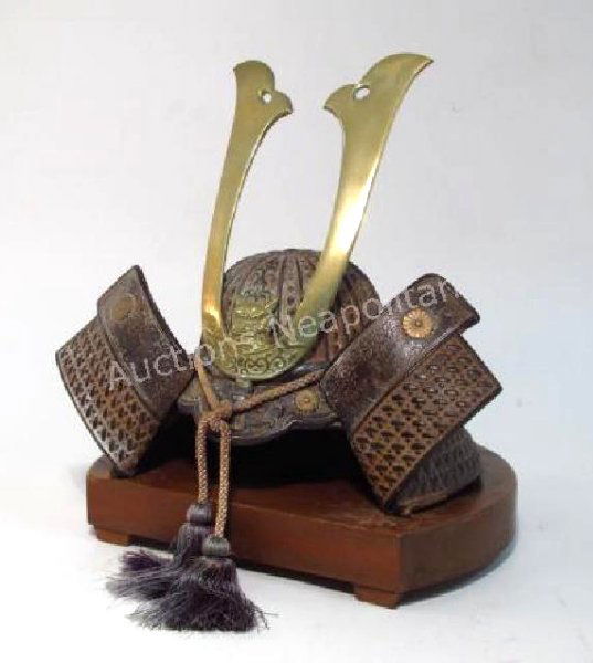 DECORATIVE JAPANESE SAMURAI HELMET REPLICA (1 of 8)