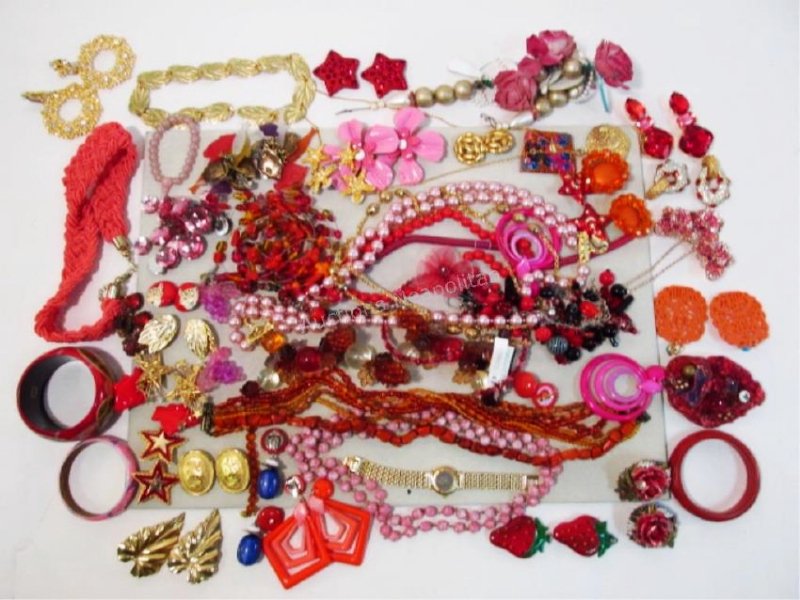 TRAY LOT ASSORTED LADIES COSTUME JEWELRY: RED TONE (1 of 10)