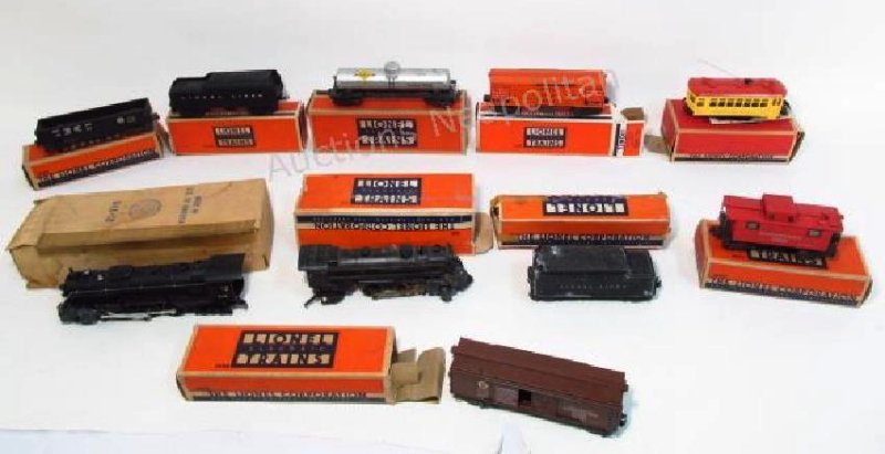 TEN VINTAGE LIONEL LOCOMOTIVE TRAIN ENGINES & CARS (1 of 9)