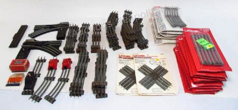 LARGE SET OF LIONEL 0 & 027 GUAGE TRACKS & SWITCHE (1 of 10)