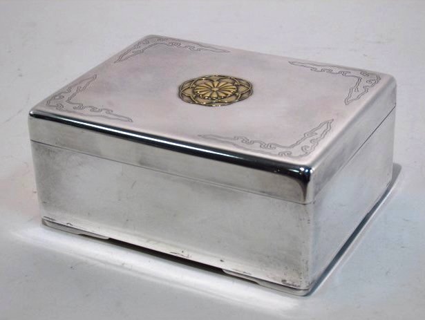 HEAVY JAPANESE SILVER & GOLD BOX (1 of 7)