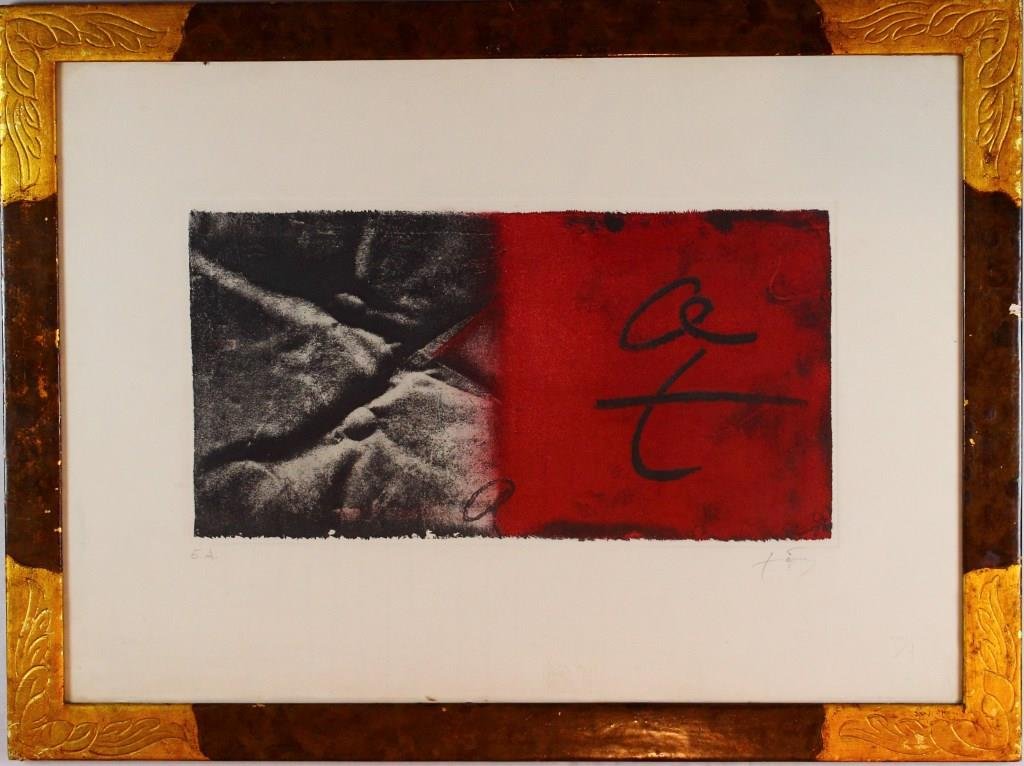Antoni Tapies, Negre i vermell, 1982: Acquaforte acquatinta; Dimensioni foglio 50 x 69 cm; Dimensioni immagine 26 x 49,5 cm; Firmata in basso a destra a matita dall'Artista; E.A.; Timbro a secco Il Bulino Stamperia d'Arte; Editore Galleri