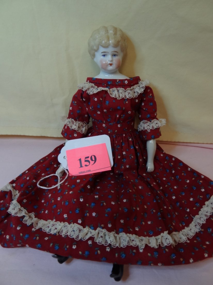 13'' CHINA HEAD AND LIMBS, CLOTH BODY, PAINTED BLU: 13'' CHINA HEAD AND LIMBS, CLOTH BODY, PAINTED BLUE EYES, AND PAINTED BLONDE HAIR, BLACK PAINTED BOOTS, NO VISIBLE MARKINGS, NICE COUNTRY FLORAL DRESS