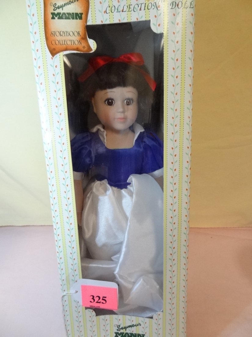 ABOUT 17'' SEYMOUR MANN STORYBOOK COLLECTION DOLL : ABOUT 17'' SEYMOUR MANN STORYBOOK COLLECTION DOLL BISQUE HEAD AND LIMBS BROWN GLASS EYES, BLACK HAIR WITH RED BOW AND SNOW WHITE COSTUME, NEW IN BOX, TAGS INCLUDED