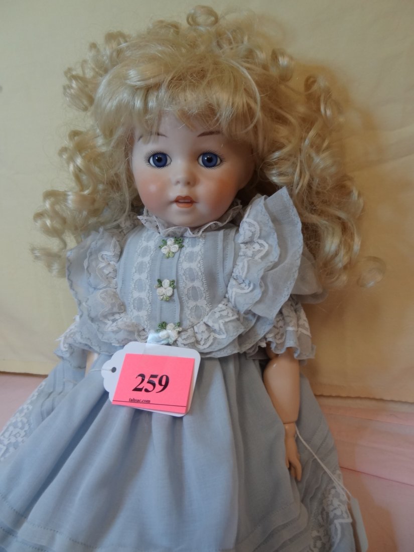 20'' BISQUE HEAD, COMPOSITION BODY, BLUE GLASS EYE: 20'' BISQUE HEAD, COMPOSITION BODY, BLUE GLASS EYES, BLONDE HAIR, BLUE CUTE DRESS, MARKED ''VENOM SEELEY 1979''