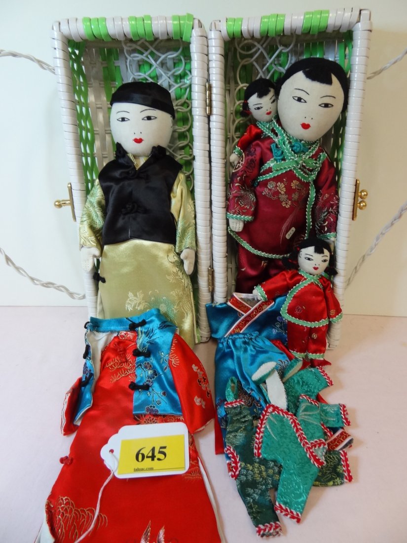 4 ASIAN FAMILY DOLLS, CLOTHE DOLLS, BLACK HAIR, BE: 4 ASIAN FAMILY DOLLS, CLOTHE DOLLS, BLACK HAIR, BEAUTIFUL COSTUMES AND EXTRA WARDROBE FOR EACH MEMBER OF THE FAMILY, COMES WITH TRAVEL BASKET FATHER IS 11'' BABY ON MOTHER BACK IS 4'' MOTHER IS 11'' O