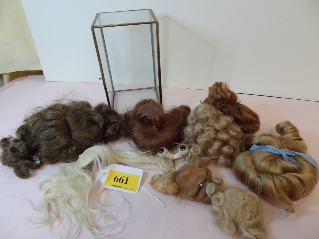 BOX LOT OF 9 WIGS AND 1 PAIR OF BROWN GLASS EYES,: BOX LOT OF 9 WIGS AND 1 PAIR OF BROWN GLASS EYES, 1 WIG WITH TAG ''CHERI'S COLLECTION'' FOR 10-11'' DOLL, 1 SWATCH OF BLONDE HAIR ON A LEATHER STRIP, 3 SMALL DOLL WIGS, 1 LARGE WIG, 4 MEDIUM WIGS, INC
