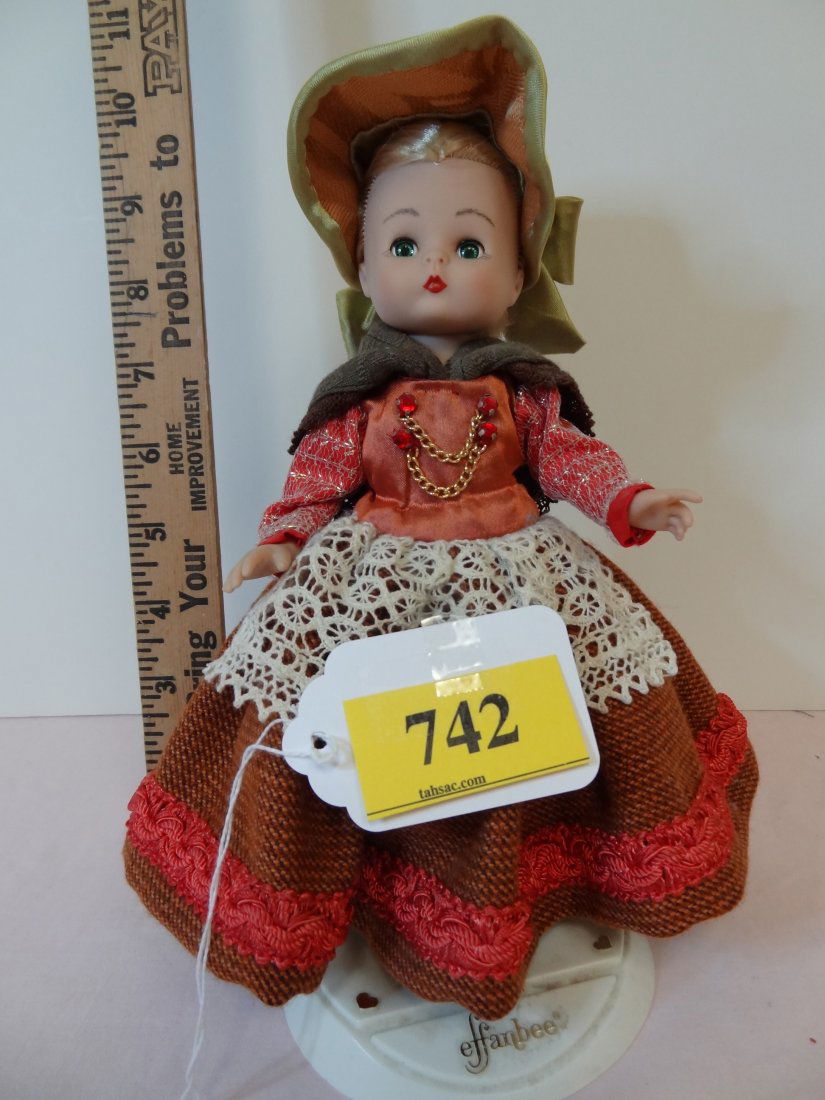 9'' 1989 EFFANBEE DOLL, RUBBER HEAD AND ARMS, PLAS: 9'' 1989 EFFANBEE DOLL, RUBBER HEAD AND ARMS, PLASTIC BODY AND LIMBS, GREEN SLEEPY EYES, BLONDE HAIR, GREAT GIFT!