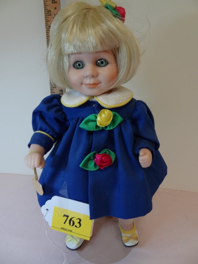 13.5'' TALL, MARKED: 8613/10,000 BETTY JANE CARTER: 13.5'' TALL, MARKED: 8613/10,000 BETTY JANE CARTER DOLLS, BETTE BALL RETIREMENT EDITION DESIGNED BY BETTE BALL, 1997 GOEBEL. COMES TAGGED WITH SAME MARKED INFORMATION. BISQUE HEAD AND LIMBS WITH CLOTH