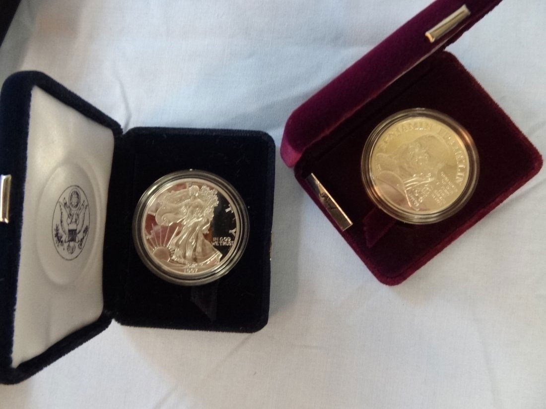 BEN FRANKLIN FIREFIGTHERS SILVER MEDAL AND AMERICAN EAG: BEN FRANKLIN FIREFIGTHERS SILVER MEDAL AND AMERICAN EAGLE ONE OUNCE PROOF SILVER BULLION COIN. BOTH INCLUDE COA AND PRESENTATION BOX.