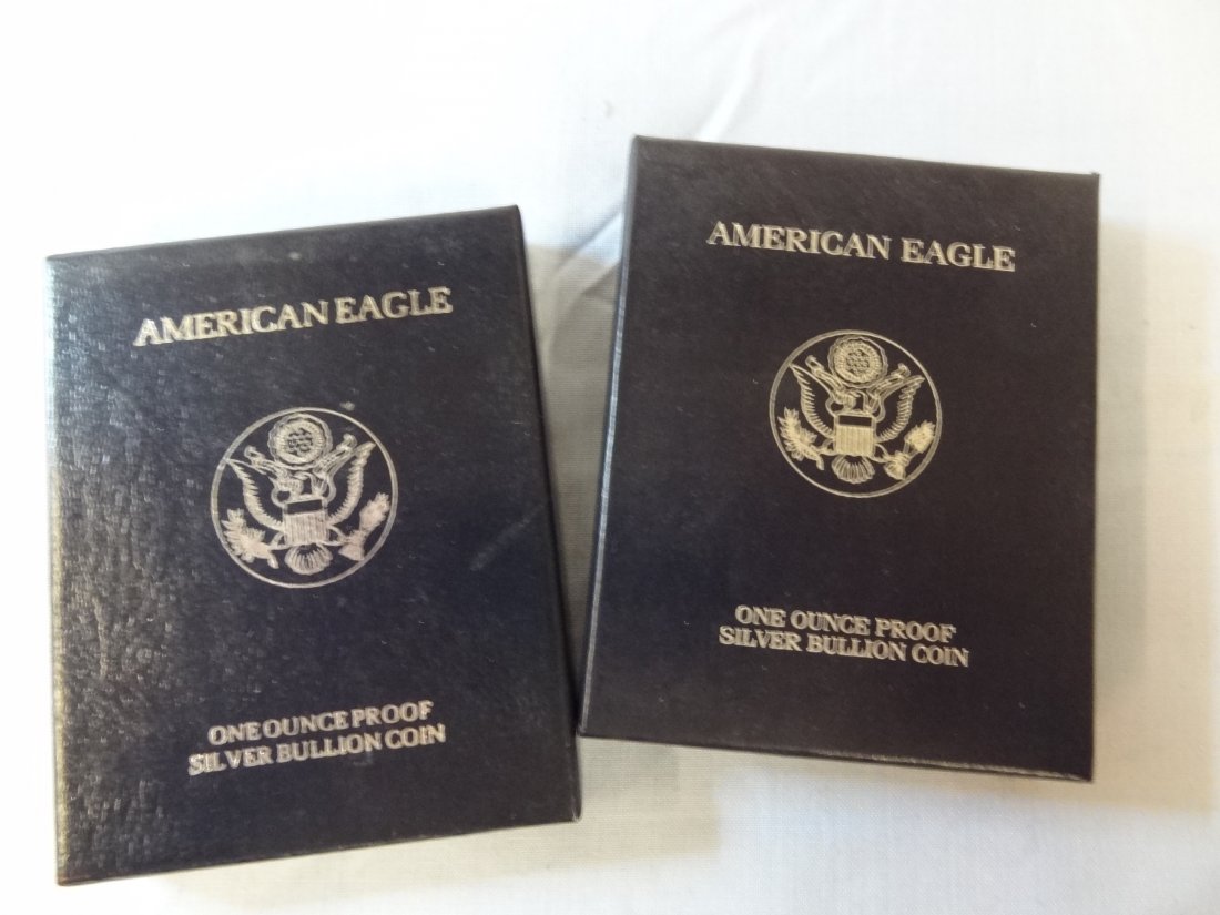 TWO AMERICAN EAGLE ONE OUNCE PROOF SILVER BULLION COINS: TWO AMERICAN EAGLE ONE OUNCE PROOF SILVER BULLION COINS, 1995 AND 1999. INCLUDES PRESENTATION BOXES.