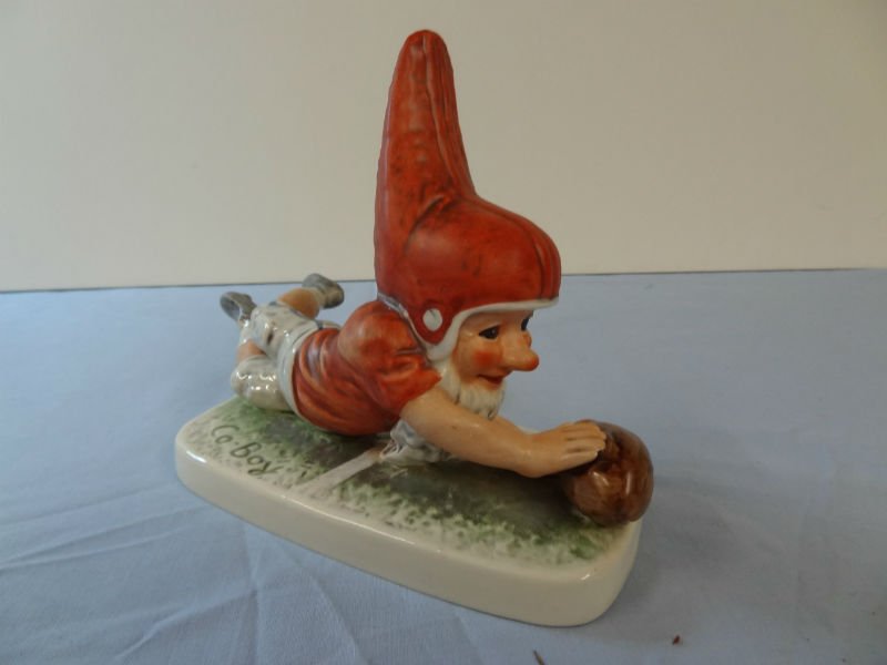 GOEBEL, W.GERMANY 'TOMMY' GNOME FOOTBALL PLAYER FIGURIN: GOEBEL, W.GERMANY 'TOMMY' GNOME FOOTBALL PLAYER FIGURINE. NUMBERED 17 530-13. 'C0.BOY' MINT CONDITION, NO PRESENTATION BOX.