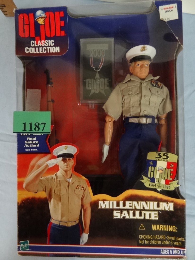 GI JOE CLASSIC COLLECTION, ''MILLENNIUM SALUTE'' 1999 H: GI JOE CLASSIC COLLECTION, ''MILLENNIUM SALUTE'' 1999 HASBRO, INC. ACTION FIGURE, LEVER ON BACK WHEN PRESSED SOLDIER SALUTES. COMES WITH RIFLE. NEW IN BOX, BOX SHOWS WEAR. (AGES 5+)