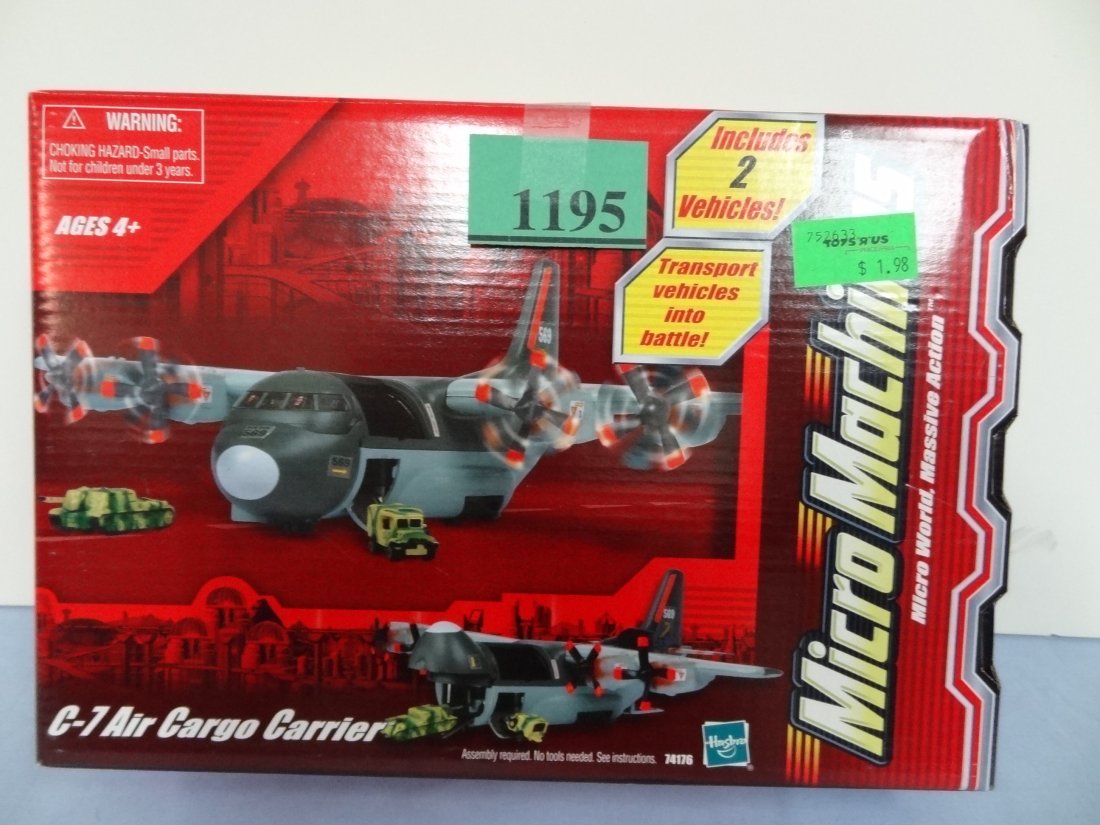 MICRO MACHINES, MICRO WORLD, MASSIVE ACTION BY HASBRO.: MICRO MACHINES, MICRO WORLD, MASSIVE ACTION BY HASBRO. 2003 C-7 AIR CARGO CARRIER, NEW IN BOX. ASSEMBLY REQUIRED. AIRPLANE PLUS 2 VEHICLES INSIDE BOX.
