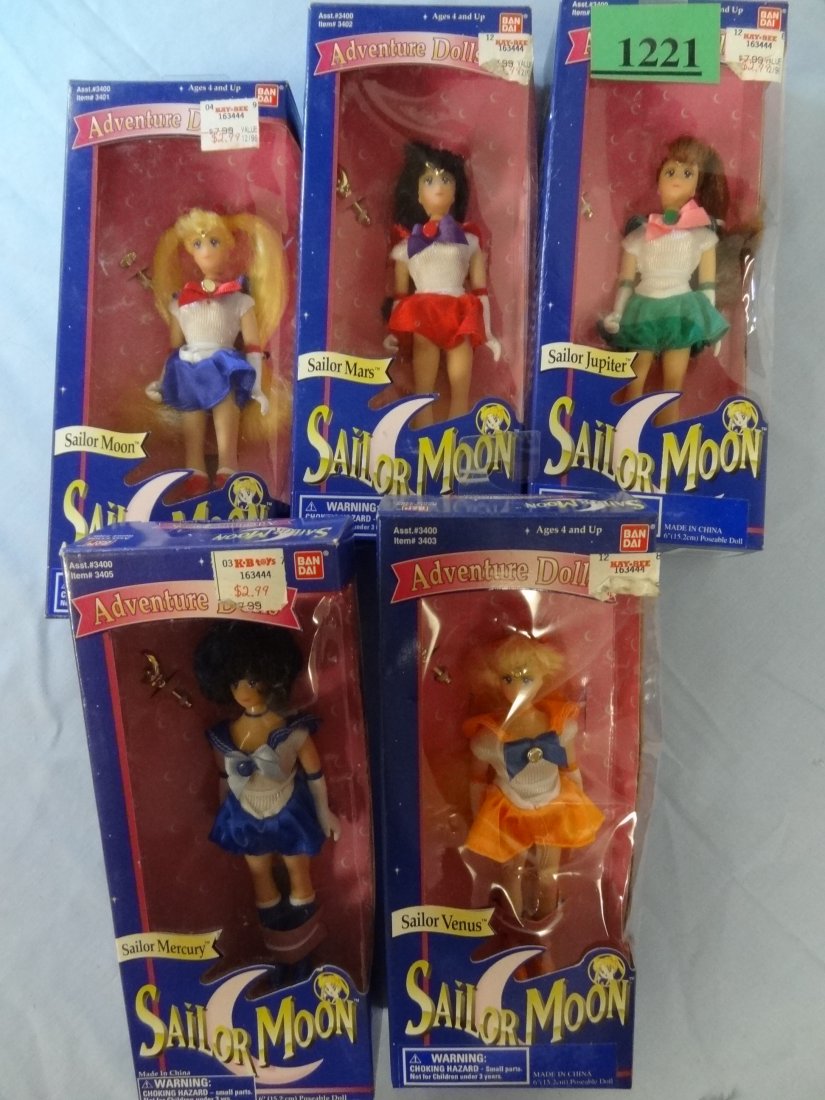 LOT OF 5 SAILOR MOON ACTION FIGURES BY NAOKO TAKEUCHI/K: LOT OF 5 SAILOR MOON ACTION FIGURES BY NAOKO TAKEUCHI/KODANSHA, TOEI ANIMATION, CIRCA 1995. A COMPLETE SET OF 'SAILOR MOON' ACTION FIGURES: SAILOR VENUS, SAILOR MERCURY, SAILOR MOON, SAILOR JUPITER, S