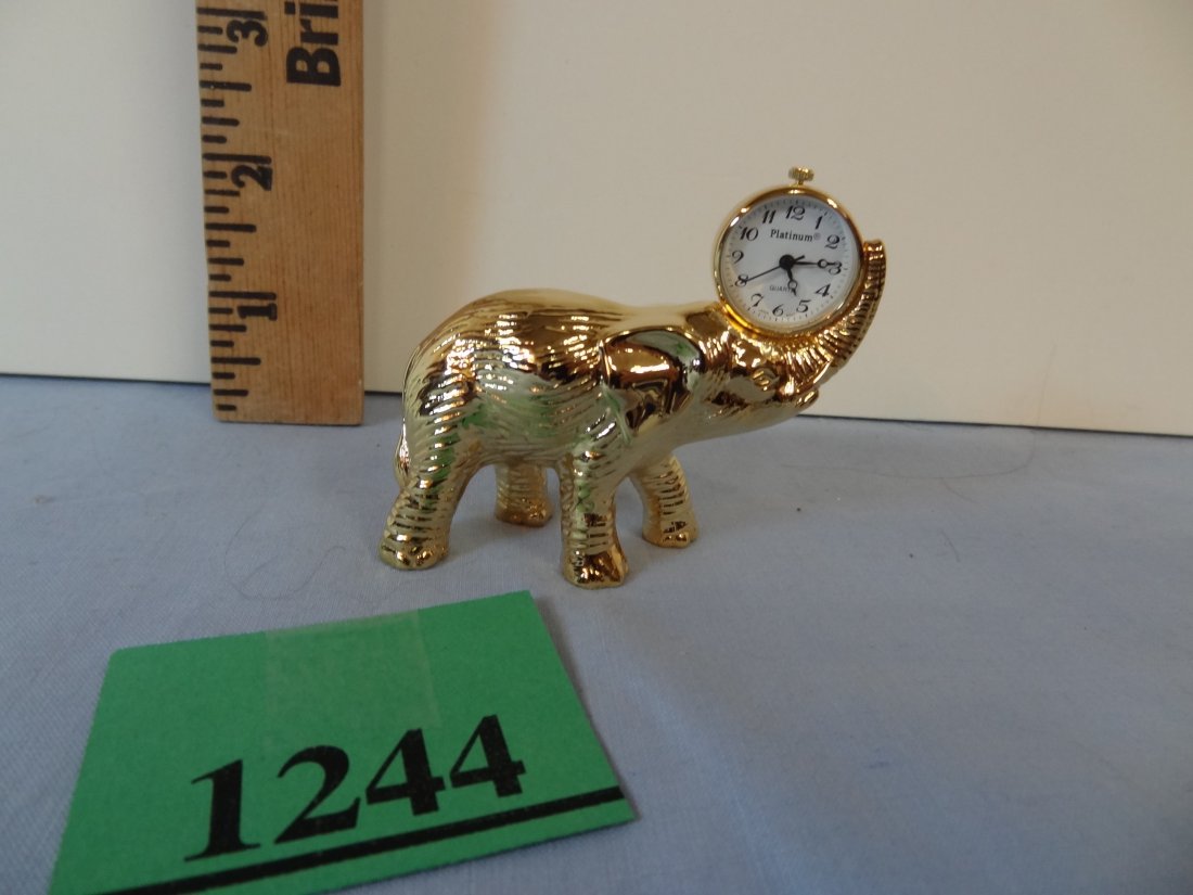 2'' HIGH NOVELTY ELEPHANT CLOCK - PERFECT FOR HOME OR O: 2'' HIGH NOVELTY ELEPHANT CLOCK - PERFECT FOR HOME OR OFFICE. GOLD TONE METAL ELEPHANT WITH A PLATINUM QUARTZ CLOCK. COMES WITH ORIGINAL BOX
