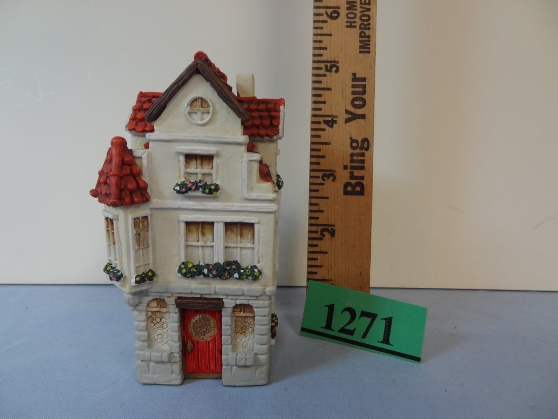 GOEBEL KINDERWAY, 4 1/2'' TALL X 2 3/4'' WIDE, DESIGN M: GOEBEL KINDERWAY, 4 1/2'' TALL X 2 3/4'' WIDE, DESIGN MARK 961-D, 1989. NO PRESENTATION BOX INCLUDED.