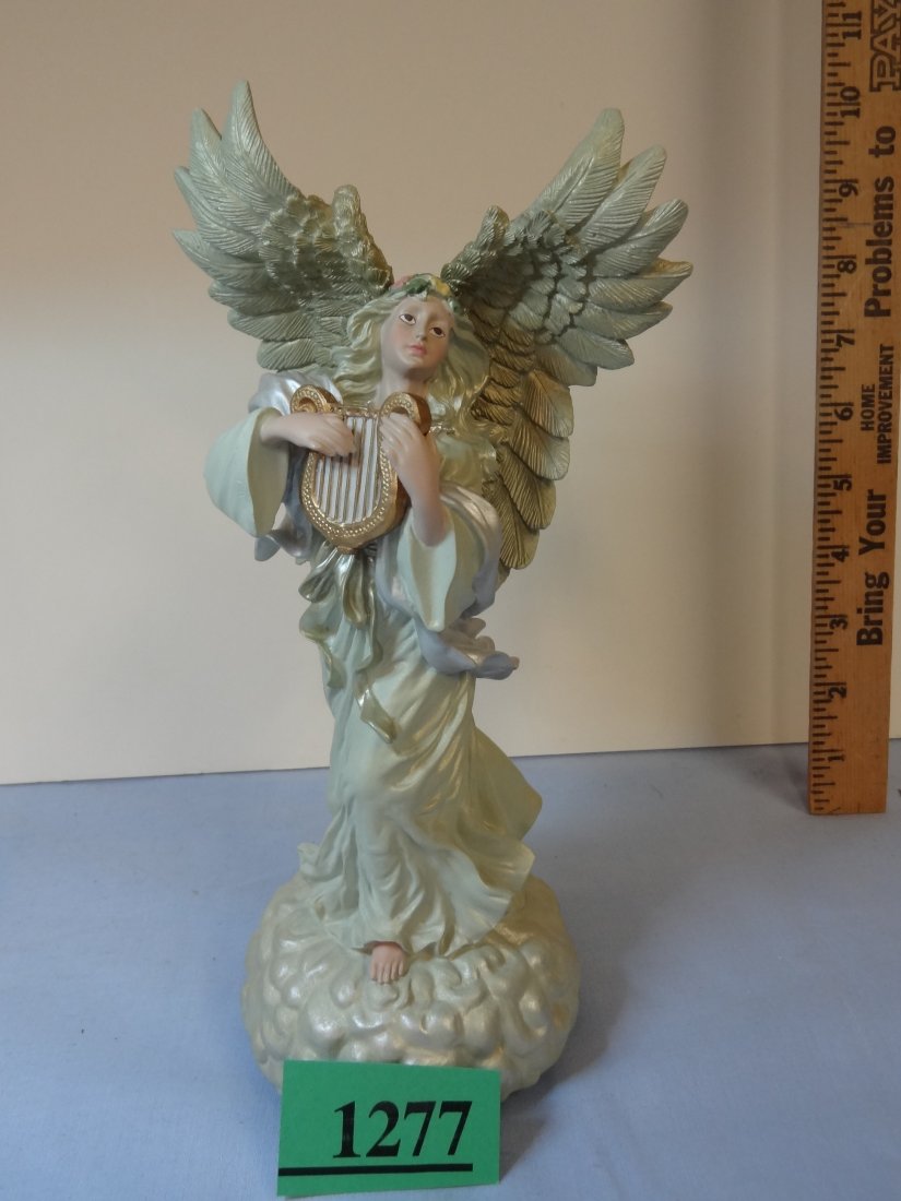 ENESCO MUSIC BOX PLAYS THE TUNE ''AMAZING GRACE'', 10'': ENESCO MUSIC BOX PLAYS THE TUNE ''AMAZING GRACE'', 10'' TALL, 1996. NO PRESENTATION BOX.