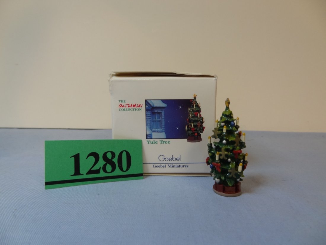 2'' GOEBEL MINIATURE, THE OLSZEWSKI COLLECTION ''YULE T: 2'' GOEBEL MINIATURE, THE OLSZEWSKI COLLECTION ''YULE TREE'', DESIGN MARK 688-P, 1990. PRESENTATION BOX INCLUDED.