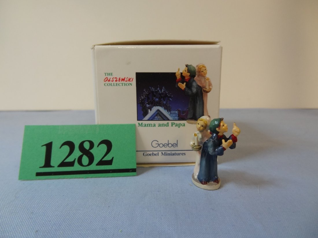 1'' GOEBEL MINIATURE, THE OLSZEWSKI COLLECTION ''MAMA &: 1'' GOEBEL MINIATURE, THE OLSZEWSKI COLLECTION ''MAMA & PAPA'', DESIGN MARK 692-P, 1990. PRESENTATION BOX INCLUDED.