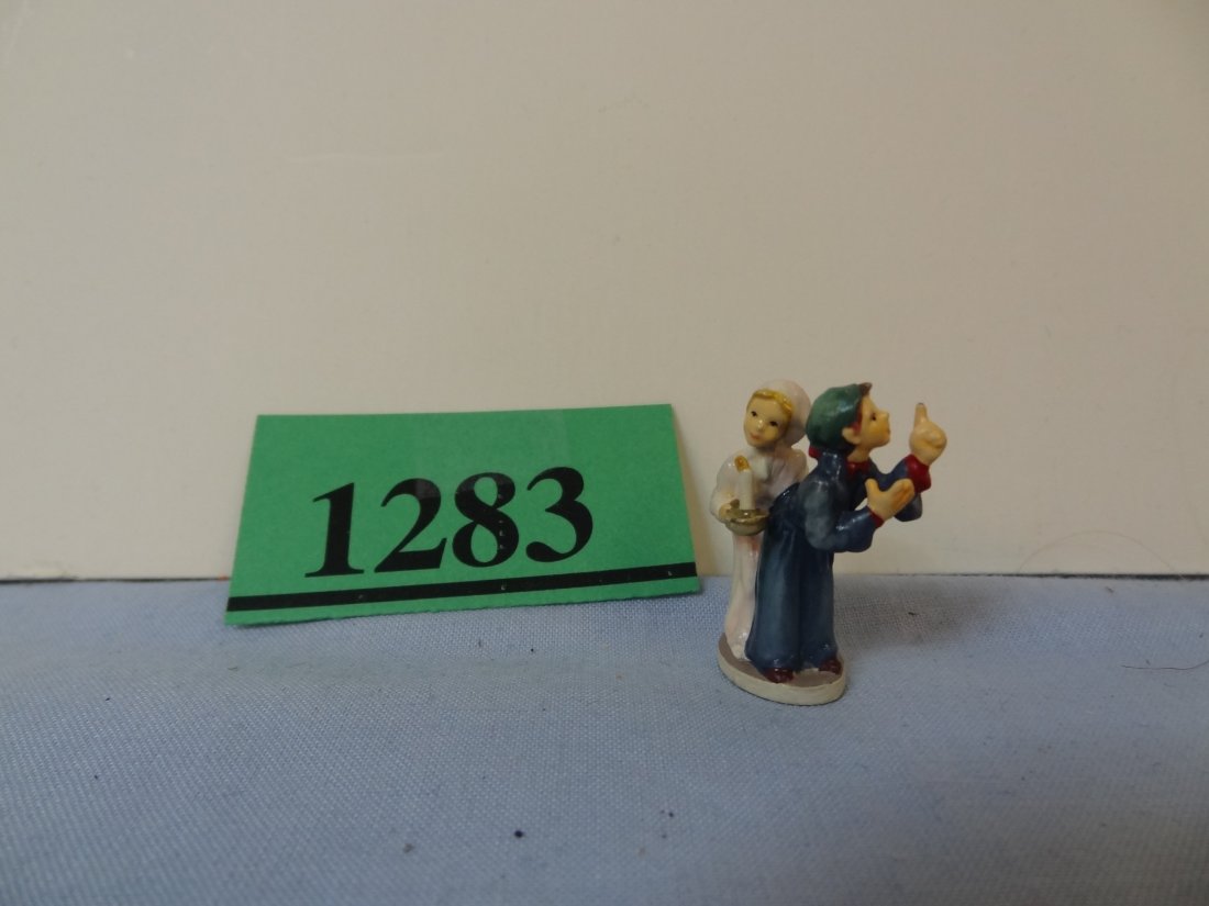 1'' GOEBEL MINIATURE, THE OLSZEWSKI 1990 COLLECTION, '': 1'' GOEBEL MINIATURE, THE OLSZEWSKI 1990 COLLECTION, ''PAPA AND MAMA'', ITEM #692-P. NO PRESENTATION BOX AVAILABLE.