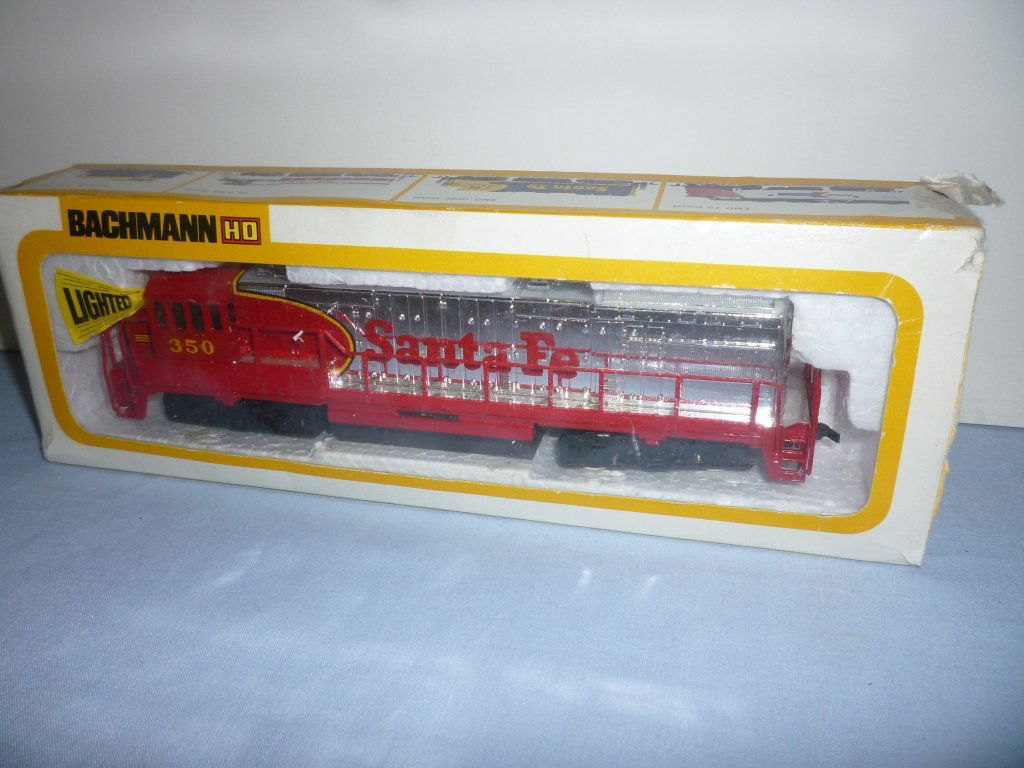 BACHMANN HO 'SANTA FE 350' LOCOMOTIVE. LOOKS NEW, BUT B: BACHMANN HO 'SANTA FE 350' LOCOMOTIVE. LOOKS NEW, BUT BOX IS IN POOR CONDITION.