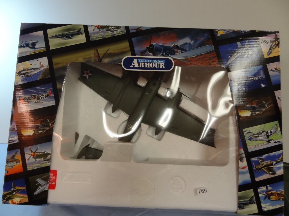 FRANKLIN MINT PRECISION MODELS COLLECTION ARMOUR B-25 M: FRANKLIN MINT PRECISION MODELS COLLECTION ARMOUR B-25 MITCHELL U.S. AIRFORCE AIRPLANE. NEW IN BOX.