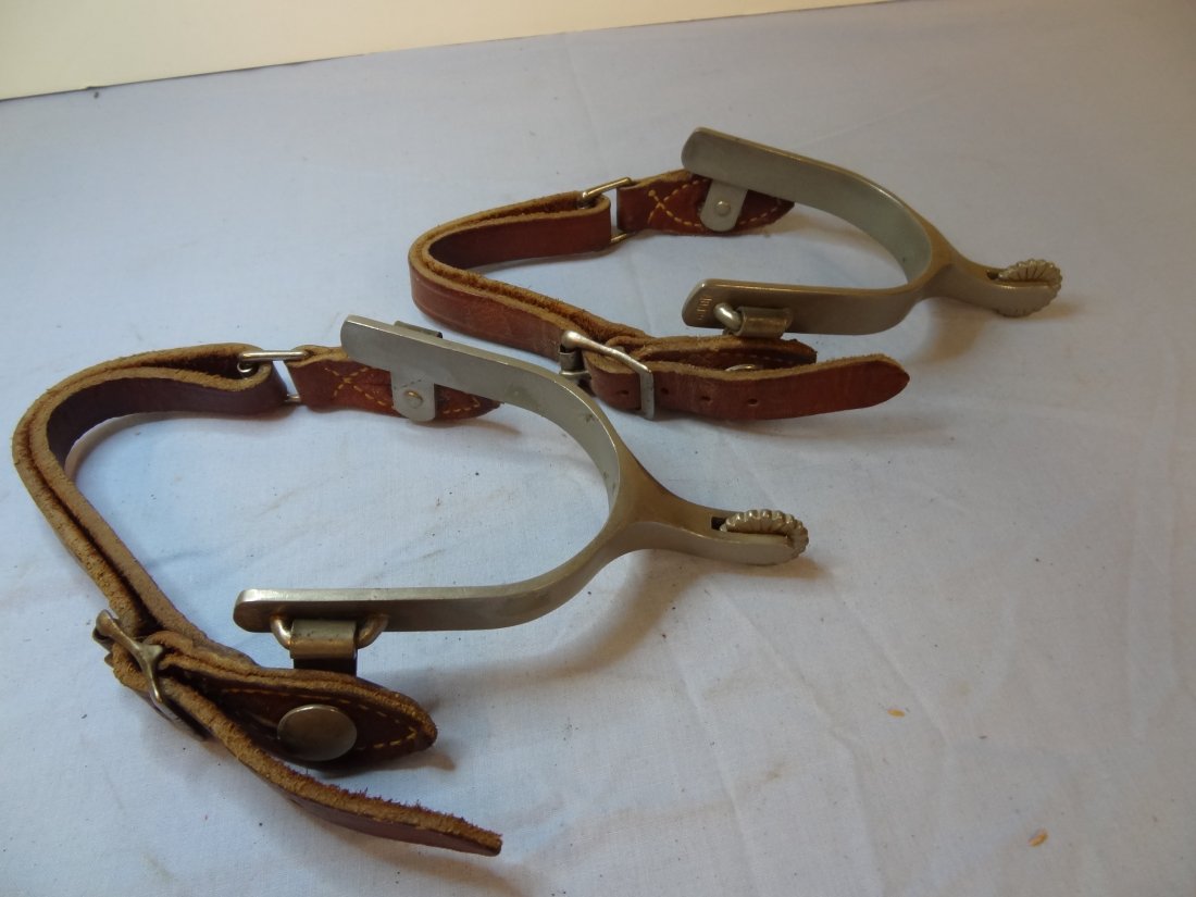 MOORE WESTERN SPURS. LEATHER STRAPS IN GOOD CONDITION: MOORE WESTERN SPURS. LEATHER STRAPS IN GOOD CONDITION
