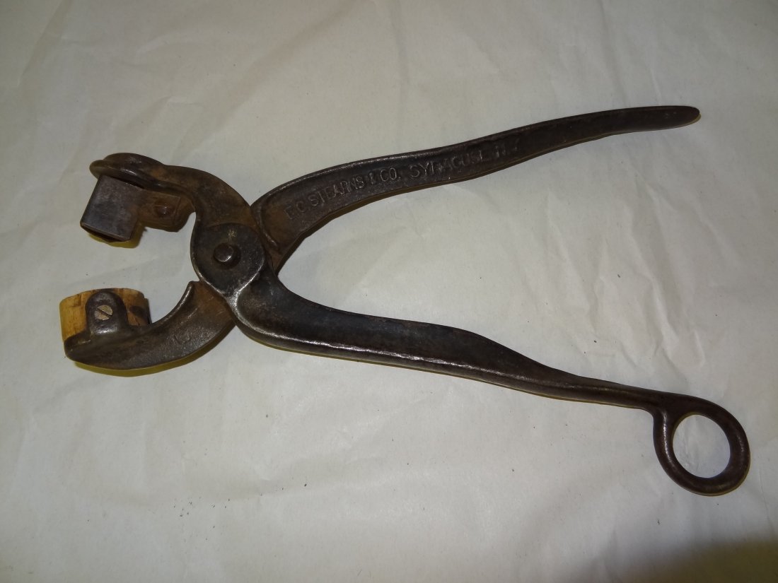 E.C. STEARNS & COMPANY, SYRACUSE, NY, EMBOSSING HAND ST: E.C. STEARNS & COMPANY, SYRACUSE, NY, EMBOSSING HAND STAMP TOOL 'TRIANGLE' DESIGN