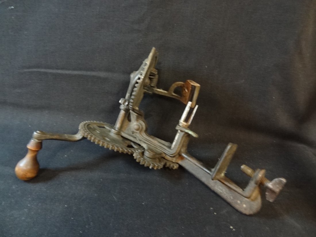 VINTAGE KEEN KUTTER APPLE CORER, TRADE MARK ST. LOUIS, : VINTAGE KEEN KUTTER APPLE CORER, TRADE MARK ST. LOUIS, USA, E.C. SIMMONS, 10'' LONG AND IN GOOD CONDITION.
