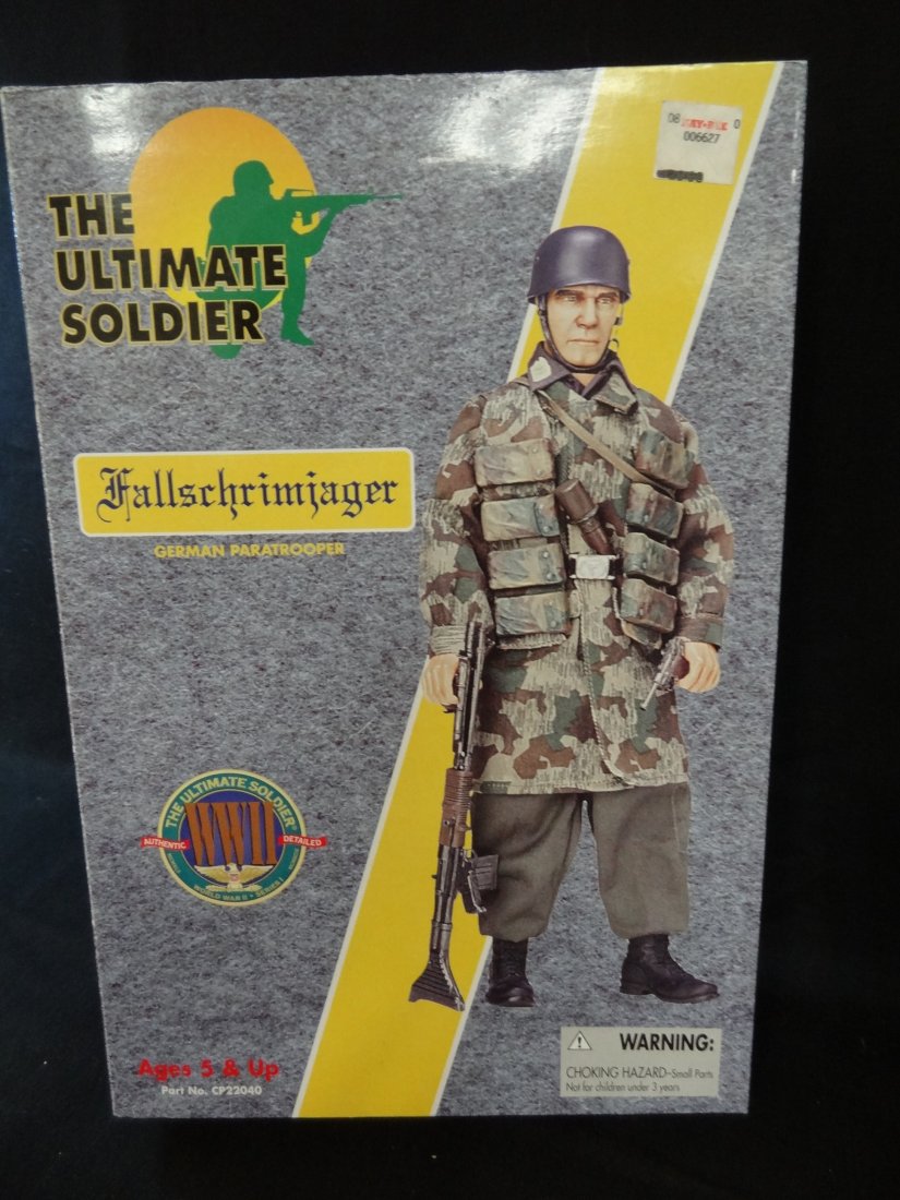 THE ULTIMATE SOLDIER FALLSCHRIMIAGER GERMAN PARATROOPER: THE ULTIMATE SOLDIER FALLSCHRIMIAGER GERMAN PARATROOPER, 21ST CENTURY TOYS, 1999, 12'' DOLL, MINT IN BOX.