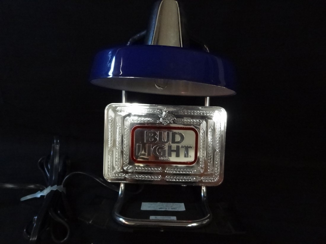 BUD LIGHT DESK LIGHT, ANHEUSER-BUSCH, INC., 120 VOLTS, : BUD LIGHT DESK LIGHT, ANHEUSER-BUSCH, INC., 120 VOLTS, 7'' WIDE X 10.5'' TALL, GOOD WORKING CONDITION.