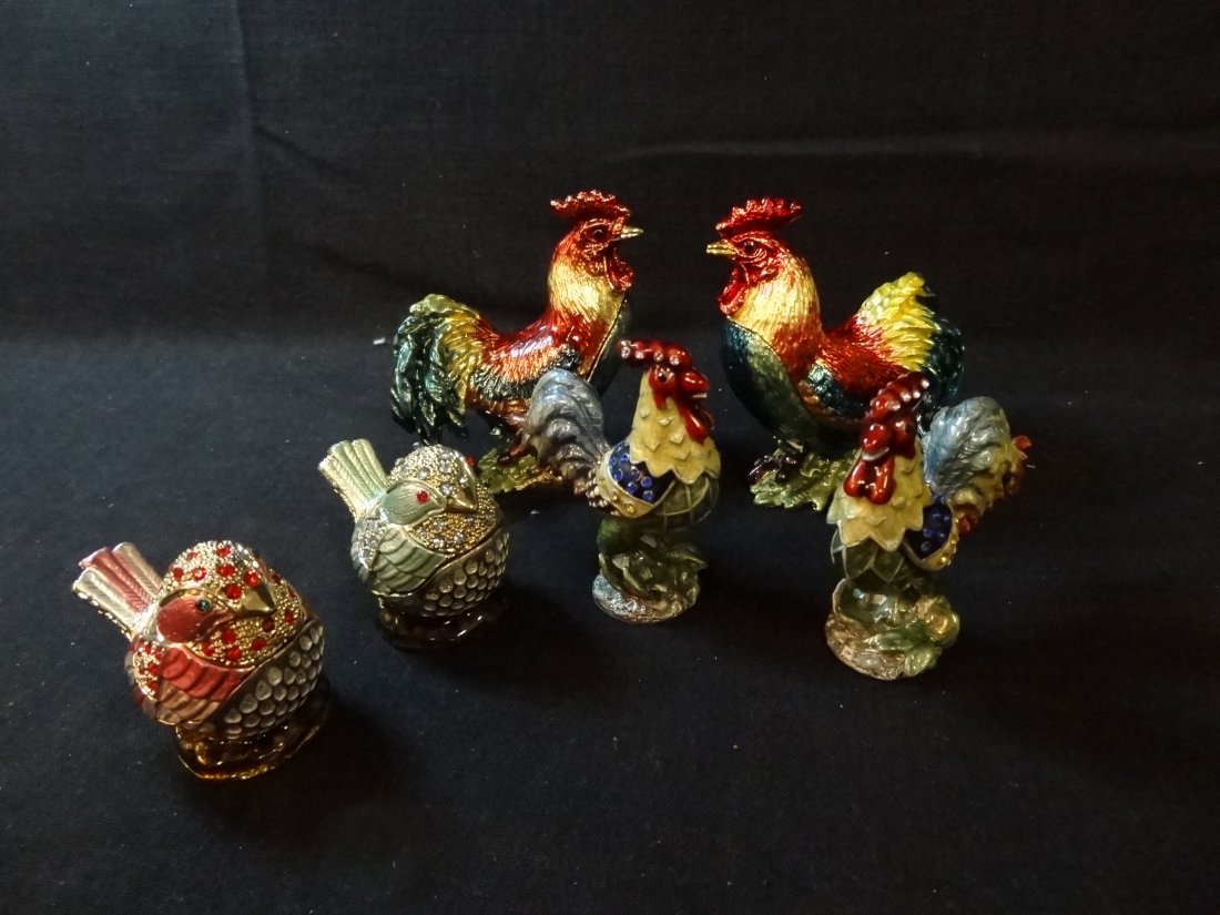 COLLECTION OF SIX ENAMEL AND RHINESTONE TRINKET BOXES: : COLLECTION OF SIX ENAMEL AND RHINESTONE TRINKET BOXES: FOUR ROOSTERS AND TWO BIRDS, EXCELLENT CONDITION.