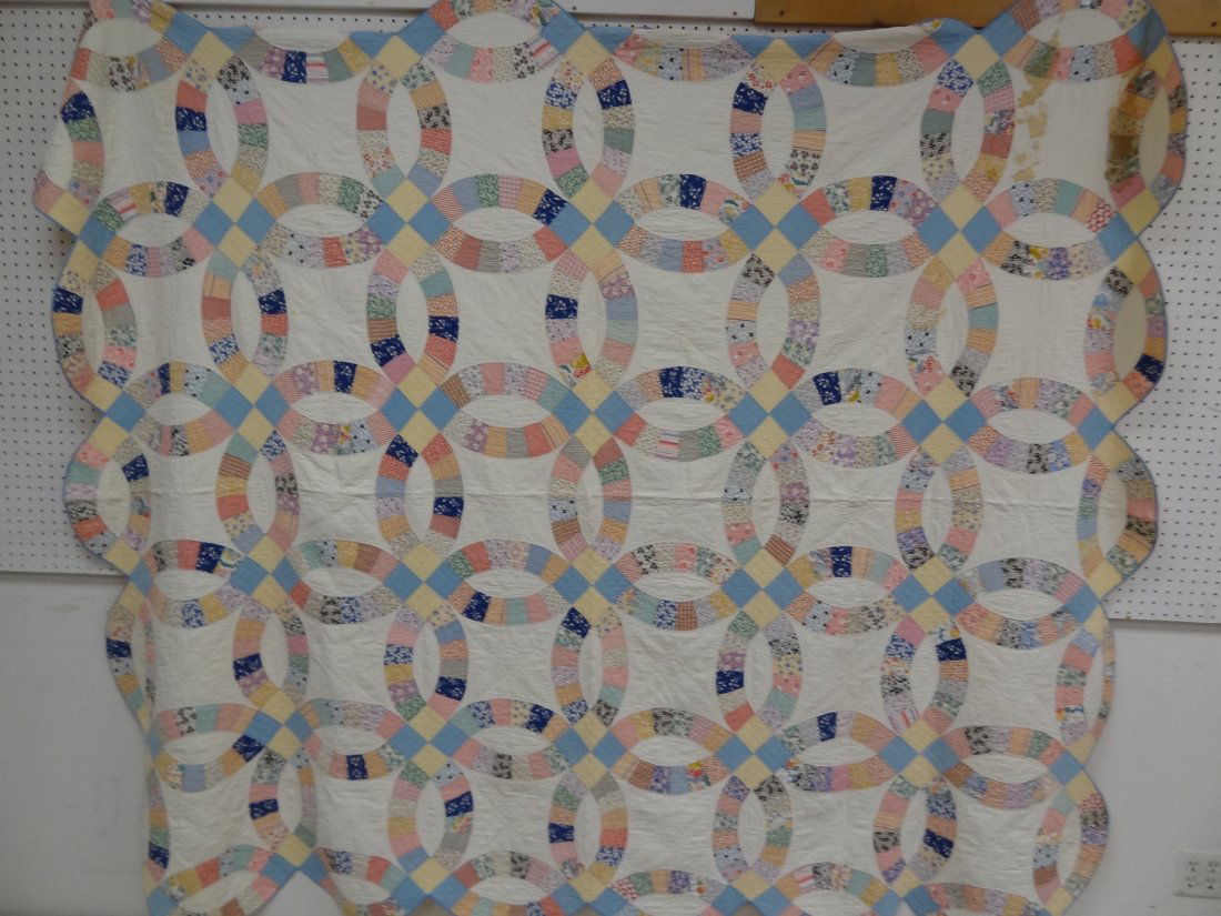 ANTIQUE QUILT, DOUBLE WEDDING RING PATTERN, HAND PIECED: ANTIQUE QUILT, DOUBLE WEDDING RING PATTERN, HAND PIECED AND HAND QUILTED, 96'' X 81'', VERY GOOD CONDITION, SOME STAINS.