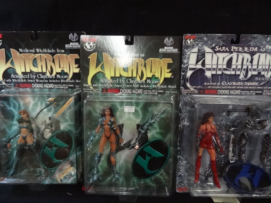 WITCHBLADE ACTION 5'' ACTION FIGUR (3): ONE MEDIEVA: WITCHBLADE ACTION 5'' ACTION FIGURES (3): ONE MEDIEVAL WITCHBLADE AND TWO SARA PEZZINI AS WITCHBLADE. TOP COW, 1998, AGES 6+