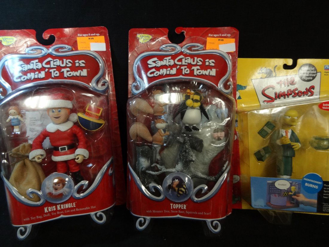 THREE MEMORY LANE TOYS: SANTA CLAUS IS COMING TO TOWN, : THREE MEMORY LANE TOYS: SANTA CLAUS IS COMING TO TOWN, TOPPER WITH MONSTER TREE, SNOW BASE, SQUIRRELS AND SCARF; KRIS KRINGLE WITH TOY BAG, DOLL, TOY BOAT, LIST AND REMOVABLE HAT, PLAYING MANTIS, 2004