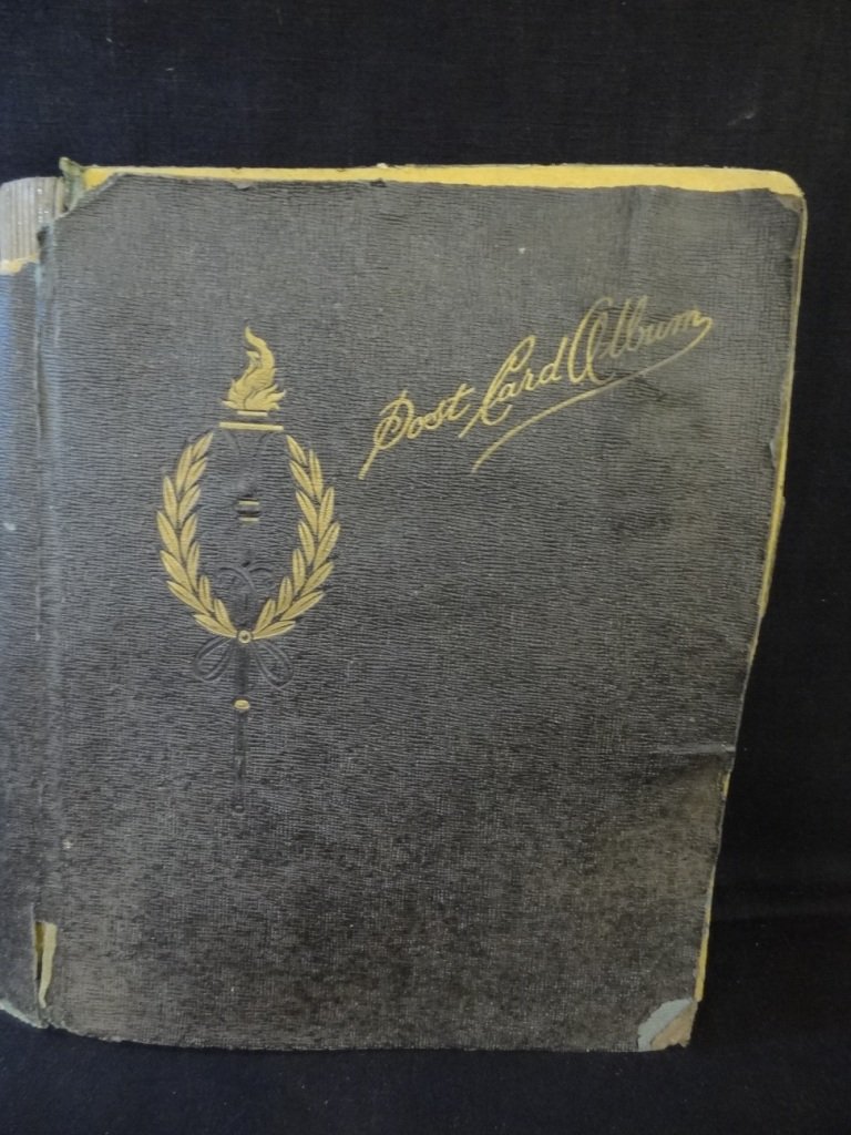 1920 - 1930'S POST CARD ALBUM INCLUDING SIR JOHN SMYT: OLD CIRCA 1920 - 1930 POST CARD ALBUM INCLUDING SIR JOHN SMYTHE, ST PAULS CATHERDRAL, EDINBURGH CASTLE, GLEN BRIDGE, DUNFERMLINE, BROUGHTY FERRY, CAMERON HIGHLANDERS AND MUCH MORE. BOOK IS IN POOR CON