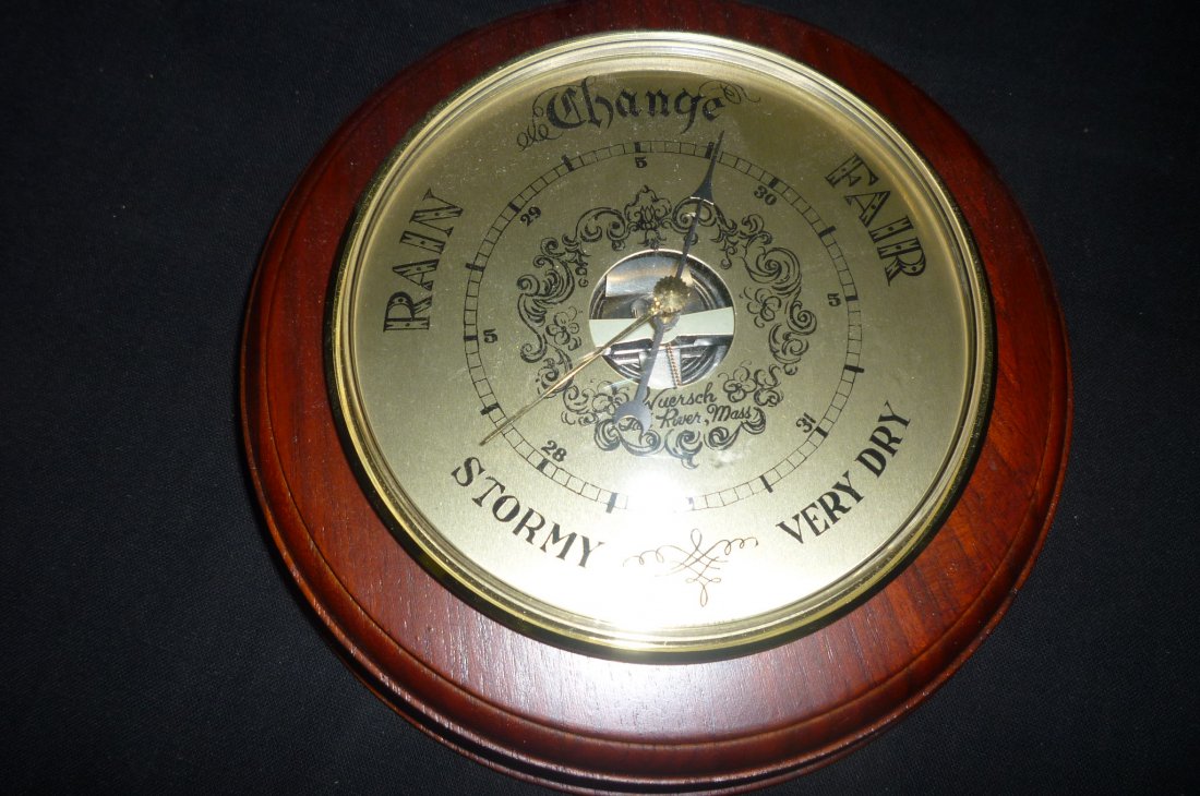 WALL BAROMETER. BRASS AND GLASS.
