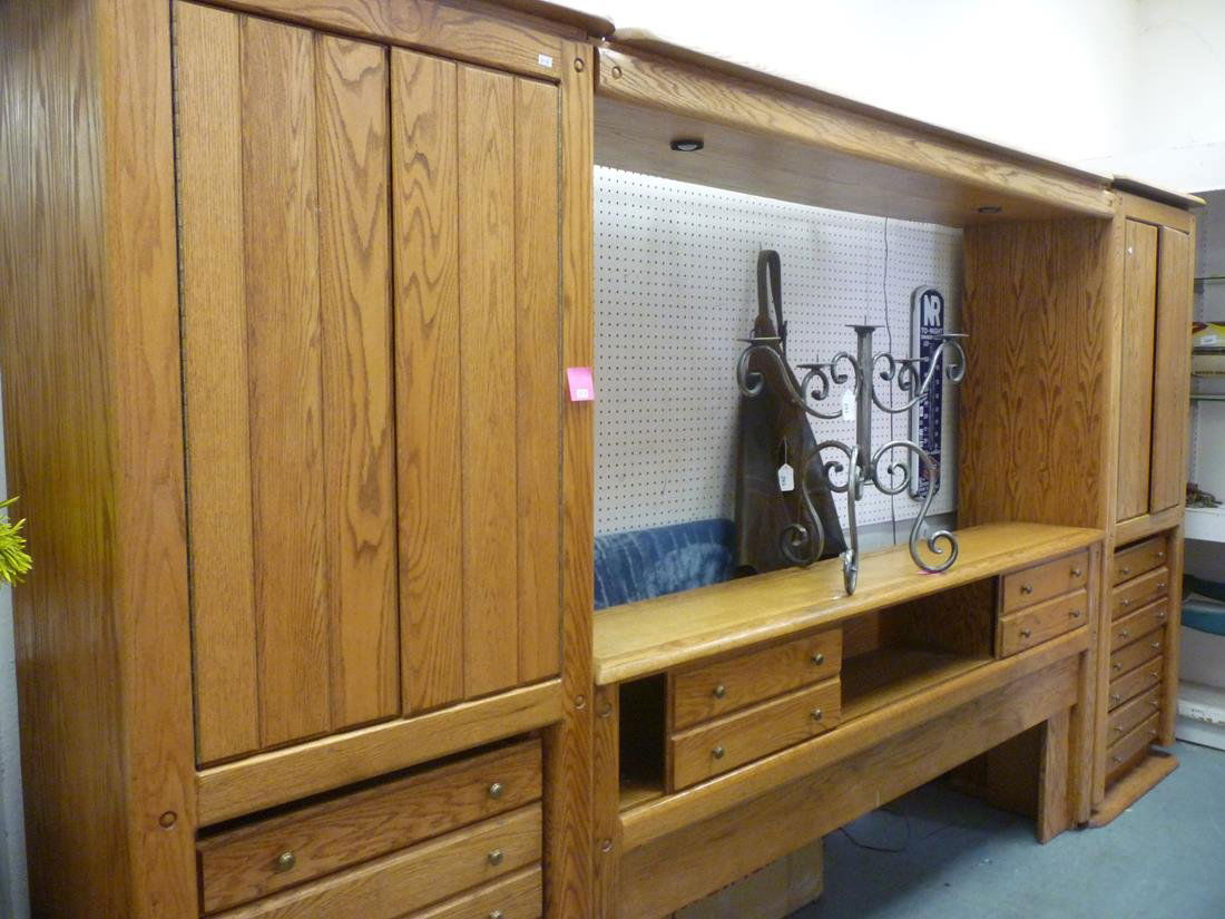 OAK BEDROOM SET: KING SIZE PIER GROUP WITH DRESSER AND ...