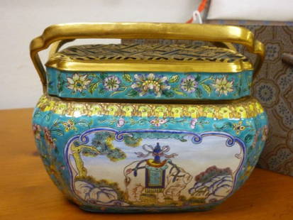 DECORATIVE BOX: HAND PAINTED ORIENTAL ELEPHANT, POSSIBL: DECORATIVE BOX: HAND PAINTED ORIENTAL ELEPHANT, POSSIBLY A BRAISER, CAN PUT COALS INSIDE, COMES WITH BOX TO PUT IT IN