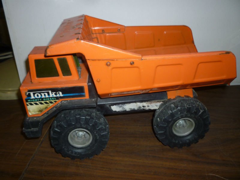 VINTAGE TONKA MIGHTY DIESEL DUMP TRUCK:: VINTAGE TONKA MIGHTY DIESEL: ORANGE