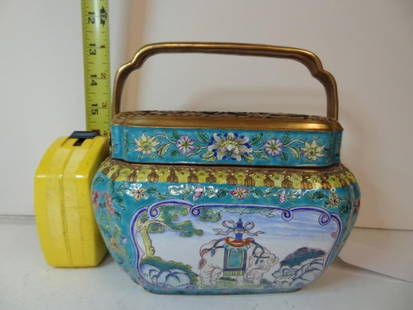 DECORATIVE BOX: ASIAN STYLE, ENAMELD WITH METAL: RETICULATED LID