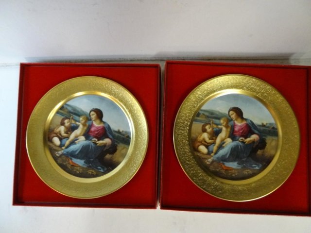 PICKARD CHINA PLATES: CHRISTMAS PLATES PAIR THE ALBA: THE ALBA MADONNA BY RAPHAEL 1976