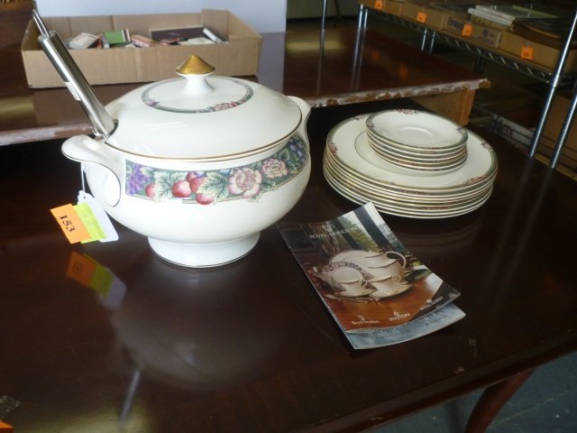 KITCHENWARE: ROYAL DOULTAN SERVING POT AND 14 PLATES,: AND 14 PLATES, "ORCHARD HILL" COLLECTION, LID OF SERVING POT HAS BEEN REPAIRED, AS IS