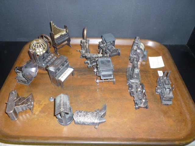VINTAGE PENCIL SHARPENERS: ASSORTED METAL COLLECTIBLE S: COLLECTIBLE SHAPES INCLUDING SLOT MACHINE, PIANO, AND MORE