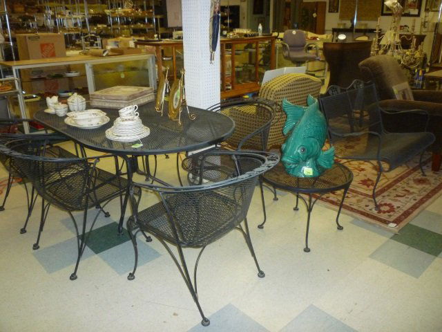 GARDEN FURNITURE: TABLE, 5 CHAIRS, SMALL TABLE, AND BEN: 5 CHAIRS, SMALL TABLE, AND BENCH.