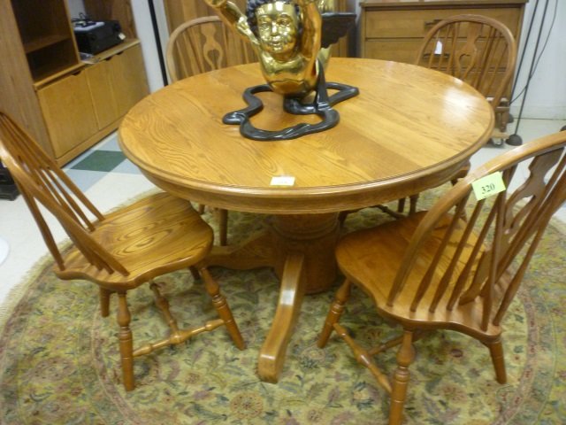 DINING TABLE AND 4 CHAIRS. ROUND TABLE WITH MATCHING CH: ROUND TABLE WITH MATCHING CHAIRS.
