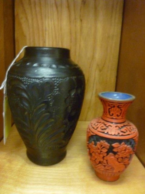 DECORATIVE PIECES: SMALL VASES, ONE CARNELIAN AND ONE: AND ONE CERAMIC, BIGGEST IS 6.5" TALL
