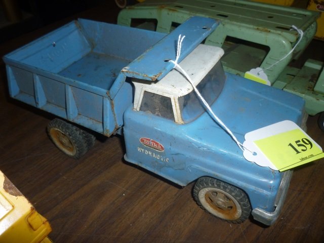 VINTAGE TONKA TRUCK: DUMP TRUCK, SAYS "HYDRAULIC." SOME: SAYS "HYDRAULIC." SOME RUST